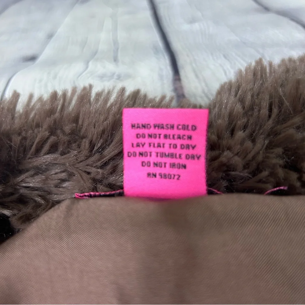 Betsy Johnson brown faux fur long fluffy vest pockets